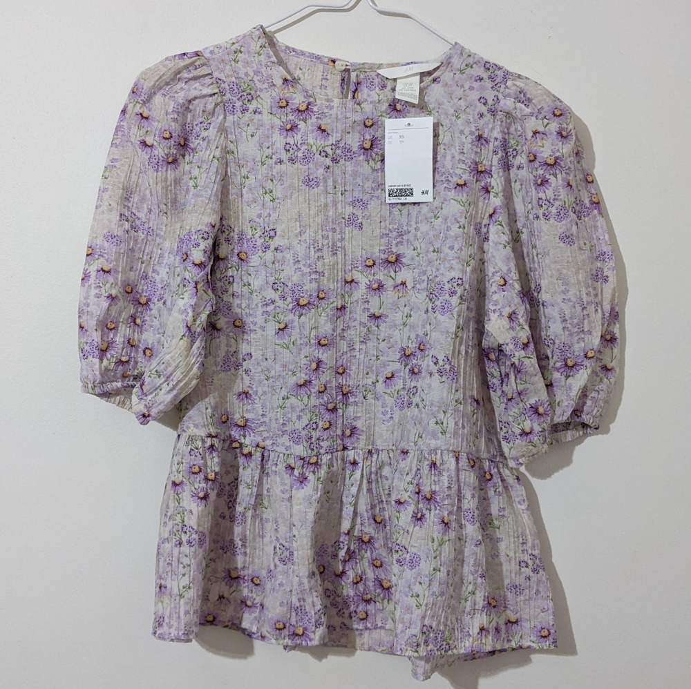 NWT: Floral puff sleeve blouse